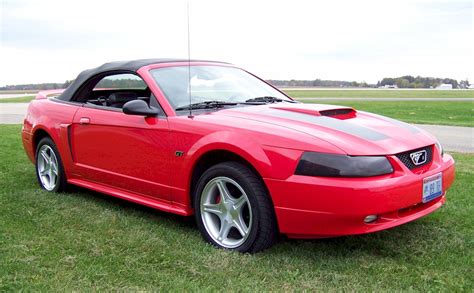 Performance Red 2000 Ford Mustang GT Spring Feature Convertible ...