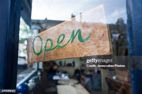 Window Open Sign 的图像结果