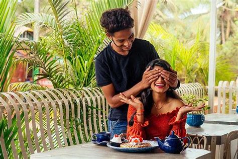 Ever Heard Of Love Bombing? Here's What It Is! | Femina.in