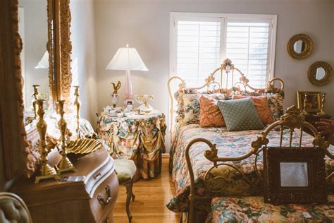 14 Questions To Ask When Hiring An Estate Sale Company - Brown Button