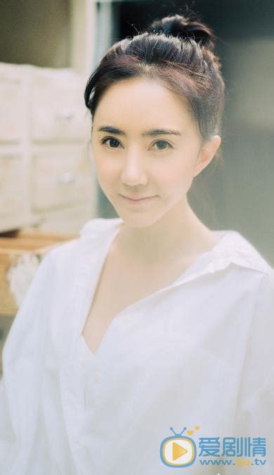 黄石梁晶主持的节目黄石主持人梁晶结婚照