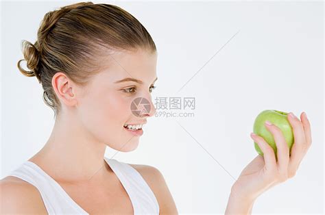 拿着苹果的女人高清图片下载-正版图片501493047-摄图网