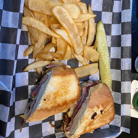 POUR CHOICES NEIGHBORHOOD BAR, Grimes - Restaurant Reviews, Photos ...