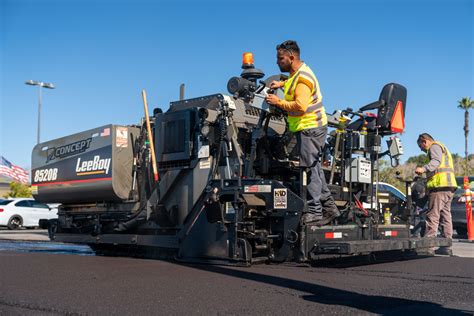 How Does An Asphalt Paver Work? - LeeBoy®