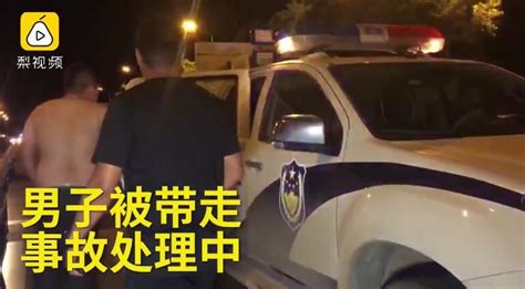 司机撞死女子现场跪地1小时，点燃一排香烟赎罪 -搜狐大视野-搜狐新闻