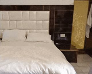 Mobile Website v/s Mobile App: Weighing the Pros and Cons - iBrandox™