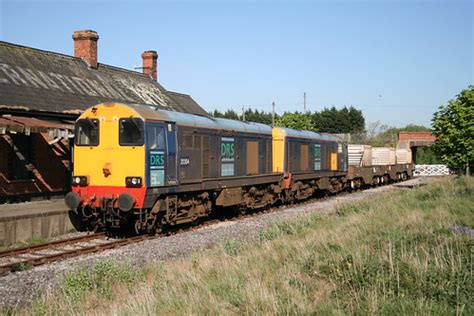 20304 & 20303 | DRS 20304 & 20303 wait to depart from the cl… | Flickr