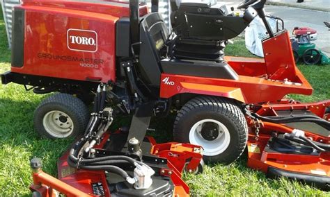 cinghia Telegrafo questi carcasa masina tuns iarba Abbandonato è lì ...