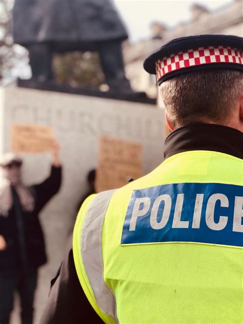 Obstructing a Peace Officer Lawyers Toronto | Strategic Criminal Defence