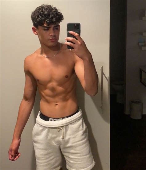 |𝐏𝐢𝐧&𝐈𝐧𝐬𝐭𝐚:@karencedomio | Cute mexican boys, Jersy boys, Cute boys