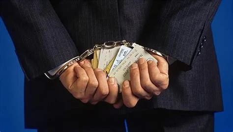 贩卖自己银行卡、电话卡20张，获利800元，23岁小伙获刑10个月_澎湃号·政务_澎湃新闻-The Paper