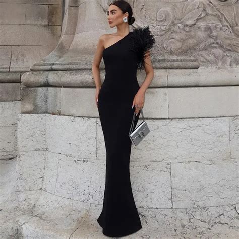 BLACK SWAN GOWN – The Purple Chique