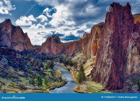 Smith Rock State Park in Central Oregon Stock Image - Image of thur ...