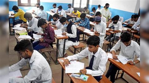 बोर्ड परीक्षा के टाइम टेबल में संशोधन; 10वीं के एक और 12वीं के दो पेपर ...