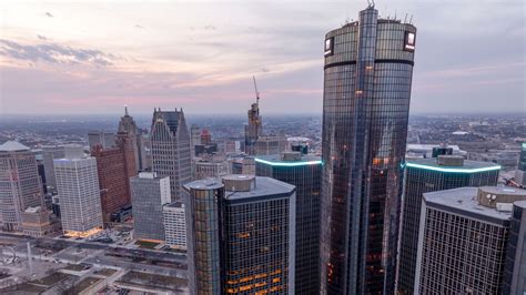 GM to lay off roughly 1,000 people in reorganization