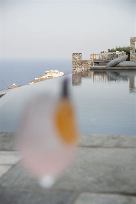 Tess Slot | Fora Travel