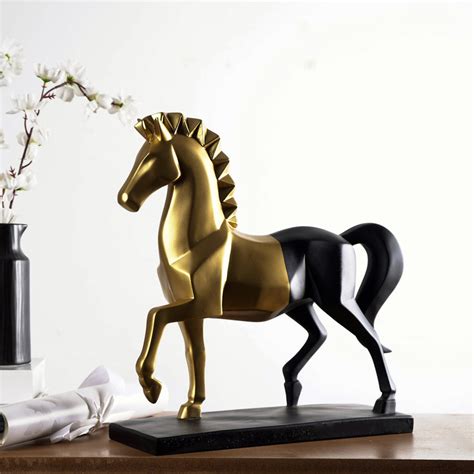Bold and Majestic Horse – The Artment