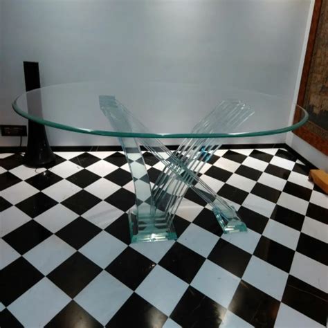 Glass Table 的图像结果