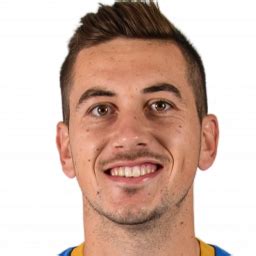 Oficial: Javi Hernández se va cedido con opción de compra al ...