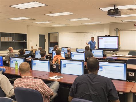 TOP FLIGHT TRAINING – Join the IBEW