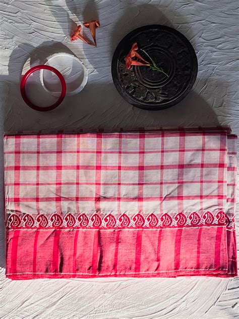 Handwoven Bengal White and Red Tant Saree (Tangail Saree) – BONGONIKETAN