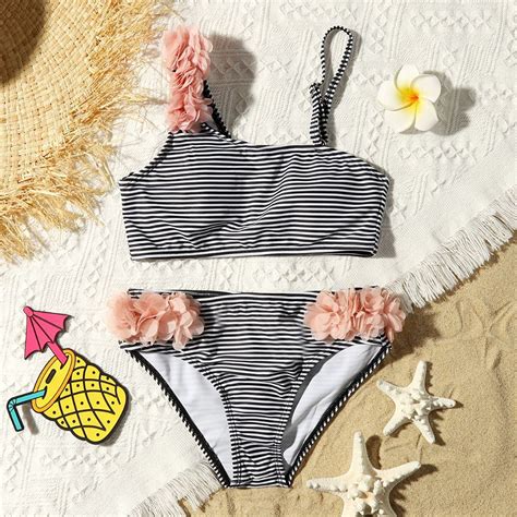 Girls In Bathing Suits