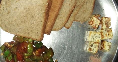 Stir fry capsicum and tomatoes with paneer cube and brown bread Recipe ...