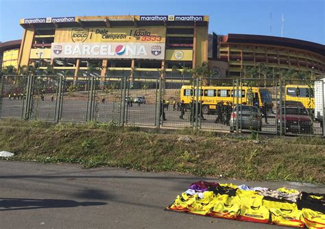 Se vive la fiesta del Clásico en el estadio Monumental | Fútbol ...