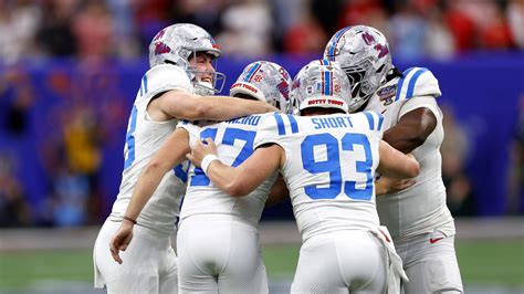 Michigan's Jaishawn Barham Appears to Headbutt Ref in Video, Why Wasn't ...