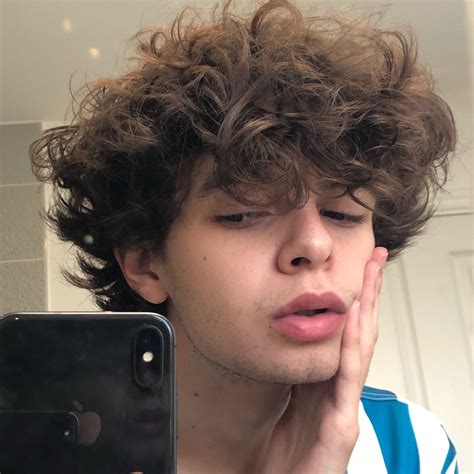 Instagram: @ryanpink.v2 | Fluffy hair, Messy hair boy, Eboy hair
