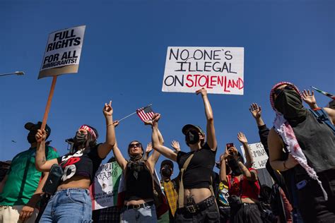 Photos: A fierce pushback on ICE raids in L.A. from protesters ...