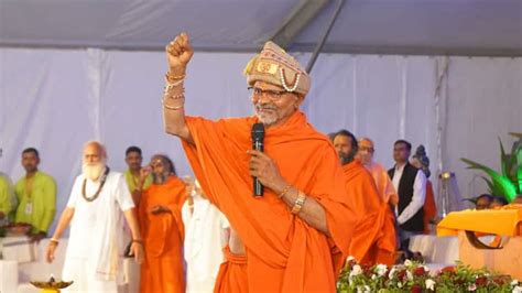 Shantigiri Maharaj an independent candidate for Nashik Lok Sabha ...