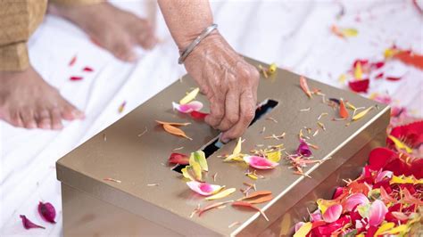 Hindu Beliefs: मंदिर में क्या दान करना चाहिए? | what to donate in ...