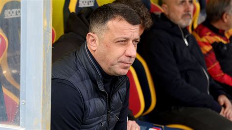 Lecce sack boss after he head-butts opposition player - ESPN