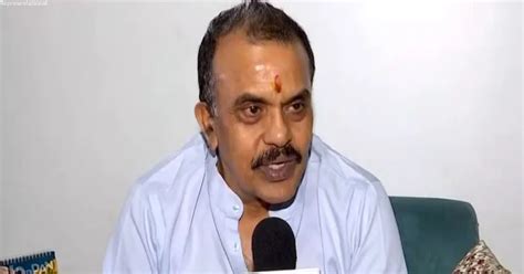 Iconic author Ruskin Bond hospitalised in Dehradun, undergoes treatment ...