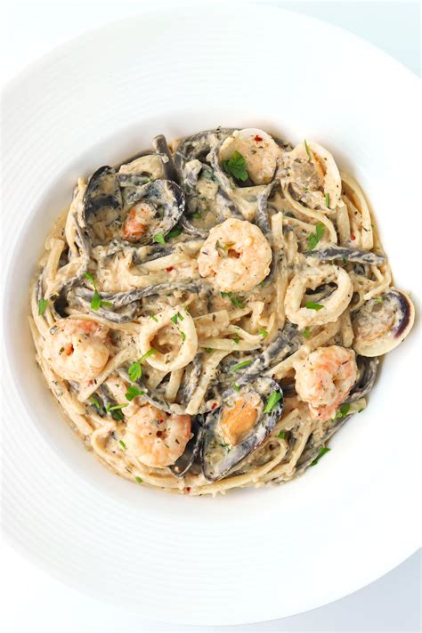 Cream Sauce Seafood Pasta, creamy white wine sauce - That Spicy Chick