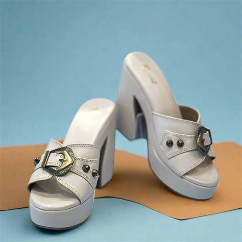 Bold Buckle Heels – Voxie