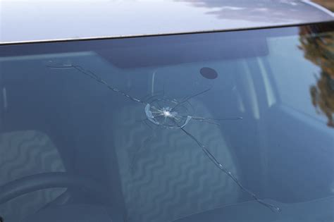 How to Fix a Cracked Windscreen | Tips For the Best Results