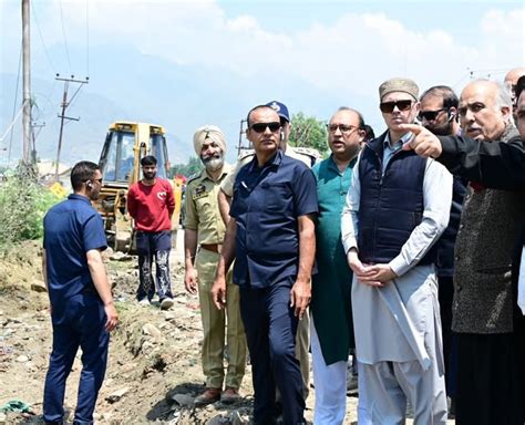CM Omar Abdullah , Advisor Nasir Sogami inspect last year’s flood ...