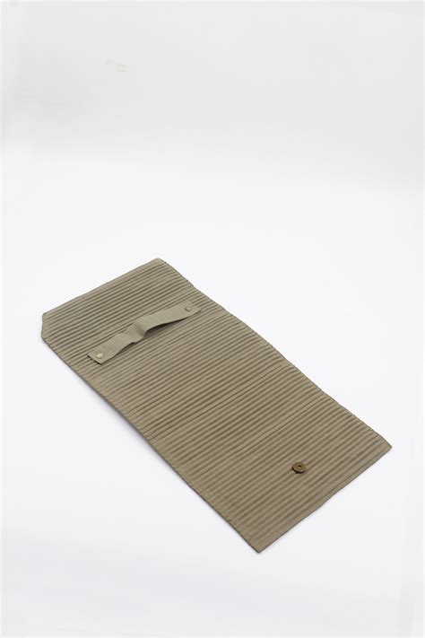 Silica Dream Box Clutch Sleeve – LukkaChuppi