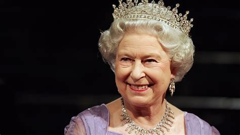 Queen Elizabeth II biography, children, young, husband, family, age of death | Zoomboola