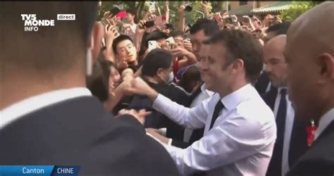 VIDÉO. Emmanuel Macron face à des étudiants chinois | TV5MONDE ...