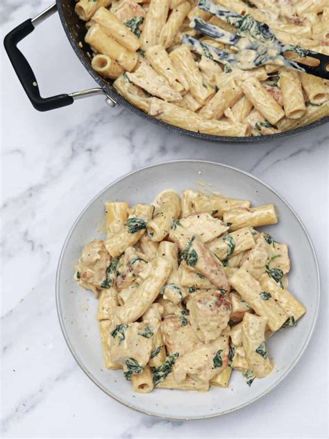 Creamy Chicken Spinach Pasta Recipe - Recipe Vibes
