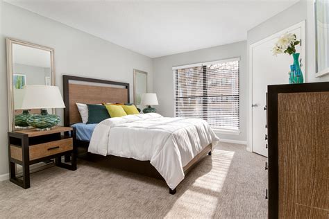 View Photos | East Pointe Commons