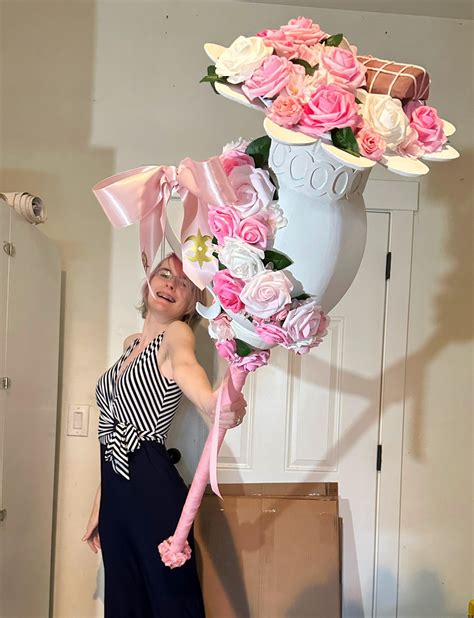 I finished making Effie's vase from her FEH alt! [Cosplay] : r/fireemblem