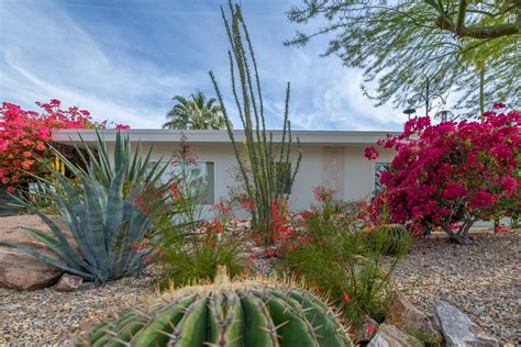 Photo 10 of 31 in Movie-Star Hideaway by Paul DiLeo - Dwell