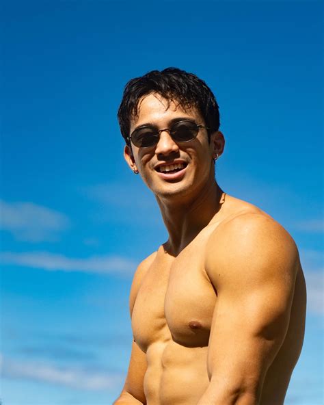 Prince Argel Saycon | @benchtm @benchbodyph 👀 #Bench #BodyofWork | Instagram