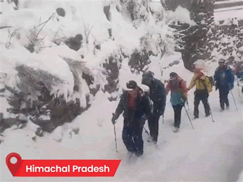 IMD predicts rain in 15 states ; snowfall in Himachal, Uttarakhand ...