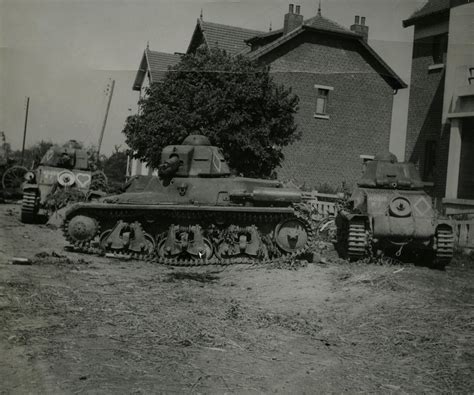 French 25e BCC Hotchkiss H35 and H39 tanks overrun by elements of the ...