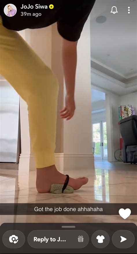 JoJo Siwa's feet